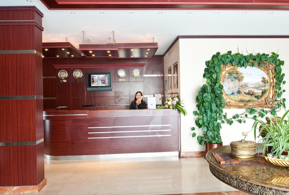 La Villa Palace Hotel Ad Dawhah Esterno foto